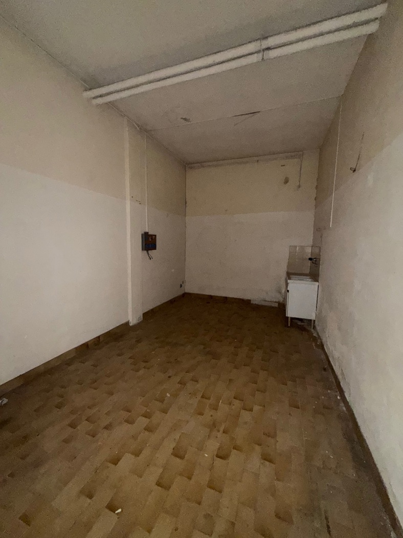 Magazzino in vendita a Terni