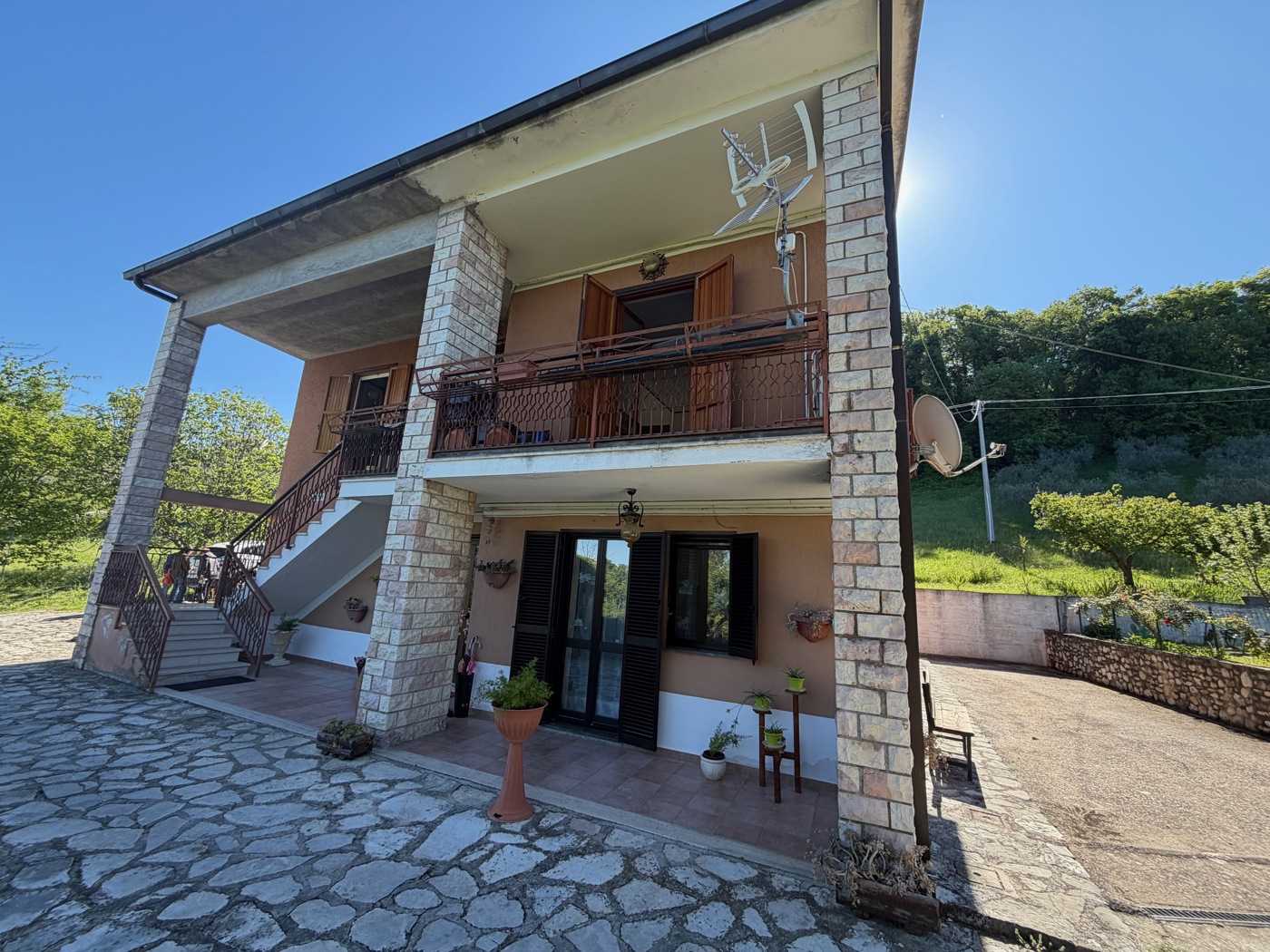 Villa Bifamiliare con giardino a Stroncone