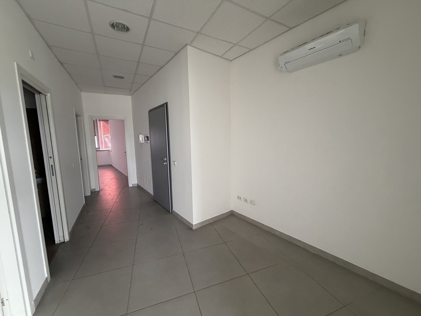 Ufficio con box doppio a Terni