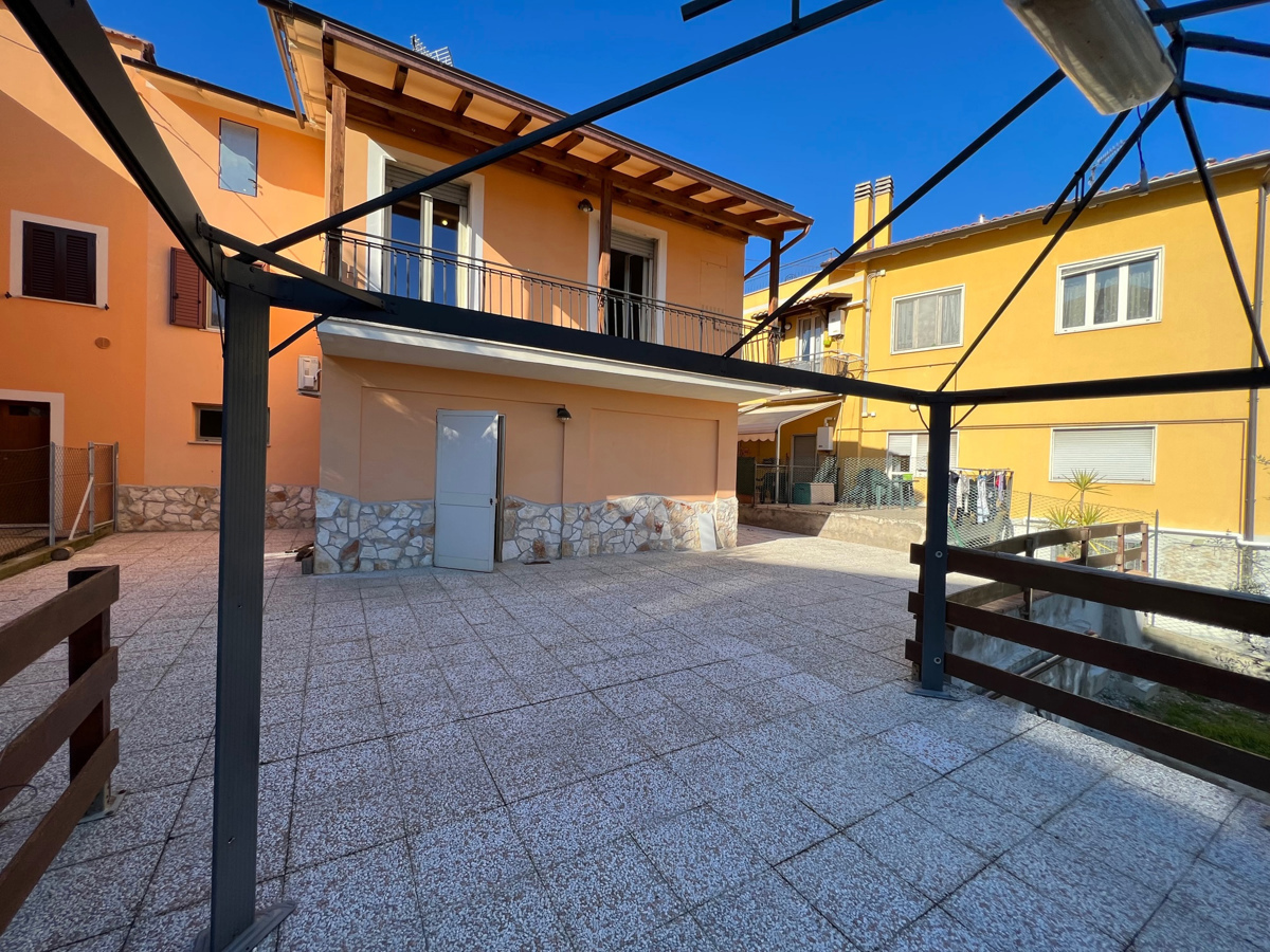 Villa Bifamiliare arredata in affitto a Terni