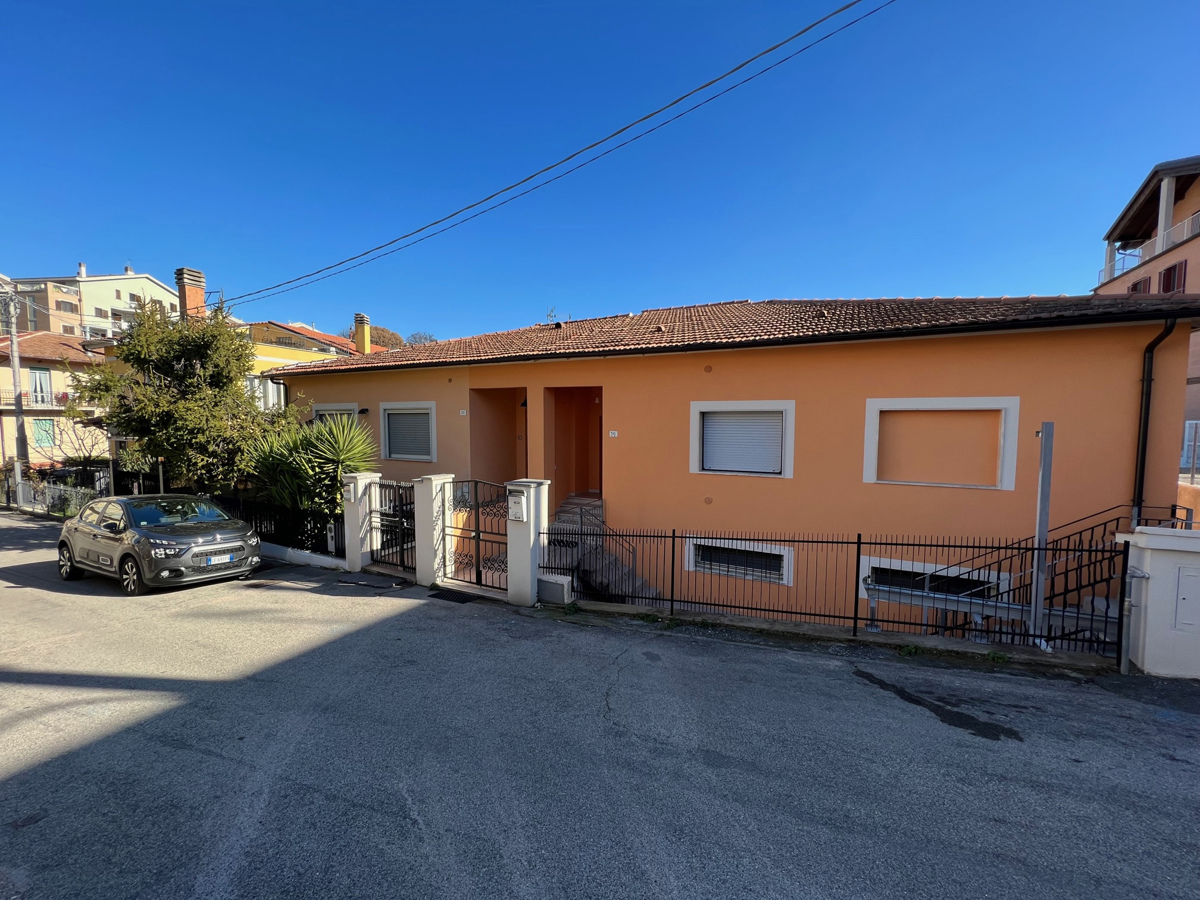 Villa Bifamiliare arredata in affitto a Terni