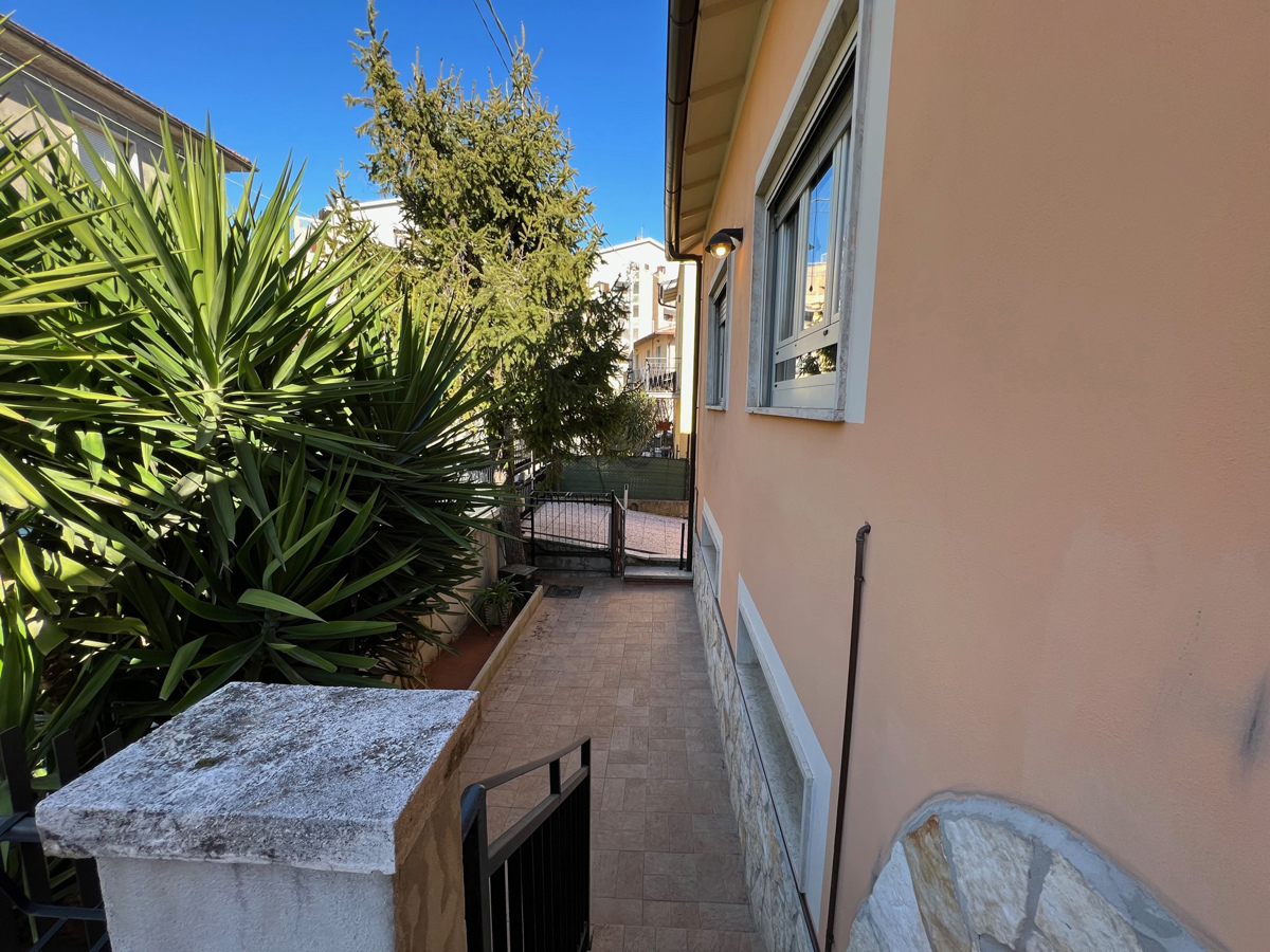 Villa Bifamiliare arredata in affitto a Terni