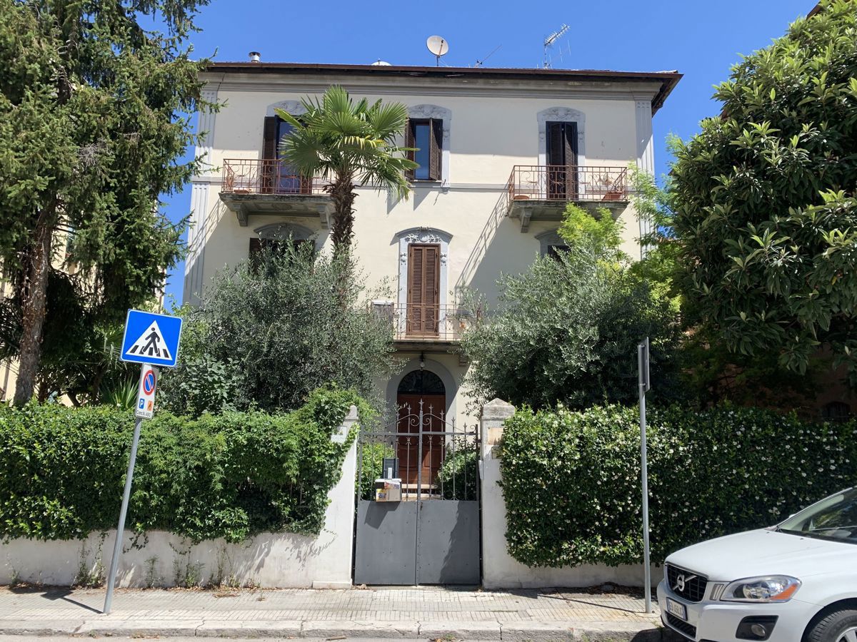 Trilocale arredato in affitto a Terni