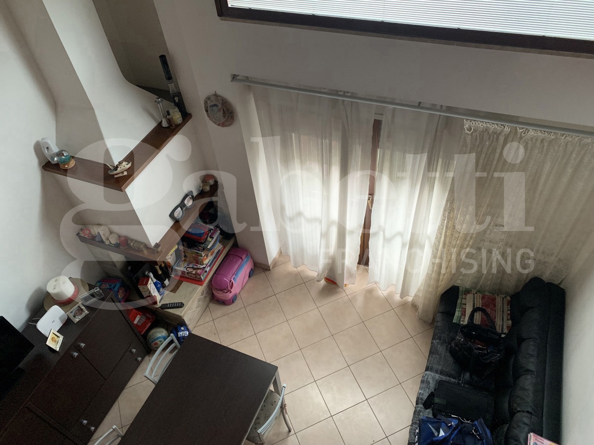 Attico arredato in affitto a Terni