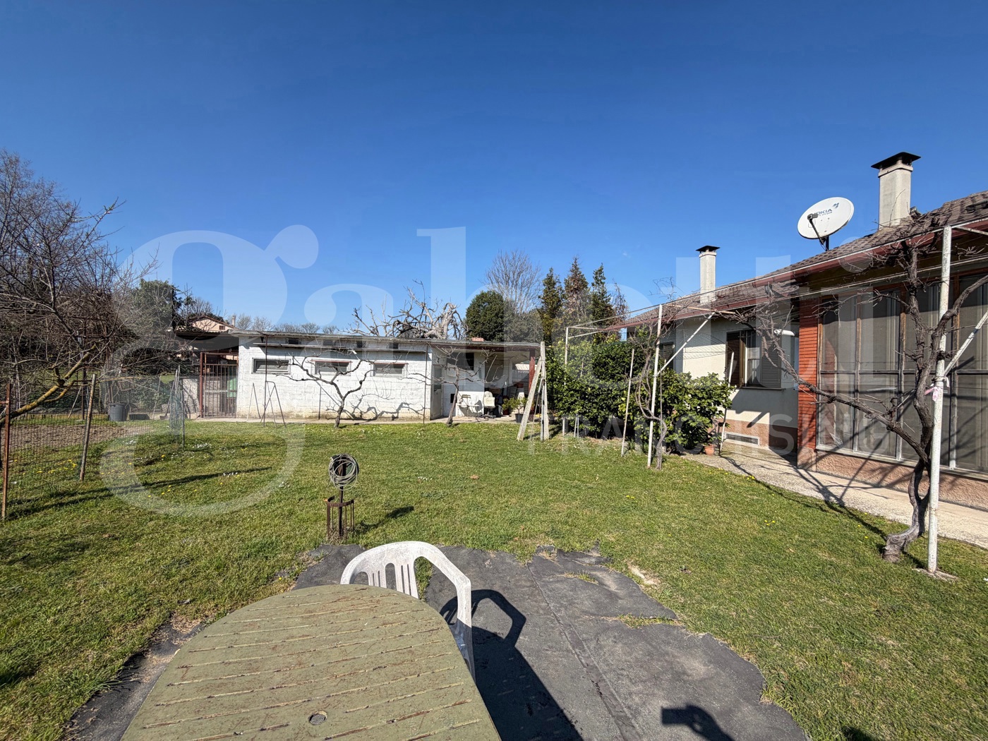 Casa indipendente con giardino a Terni