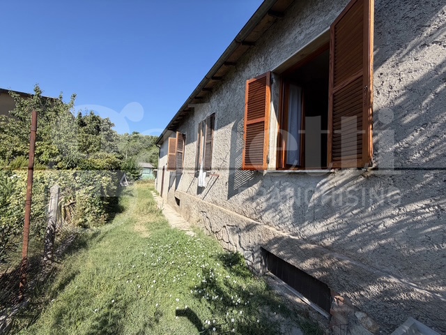 Casa indipendente con giardino a Terni