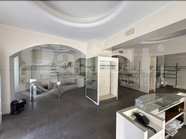 Negozio in affitto a Terni