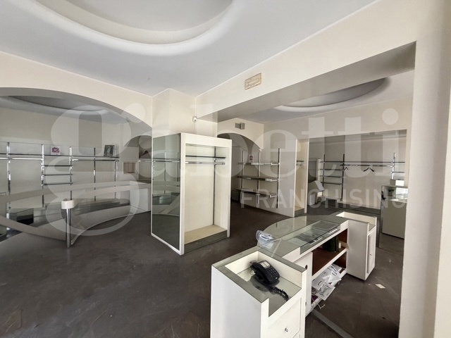 Negozio in affitto a Terni