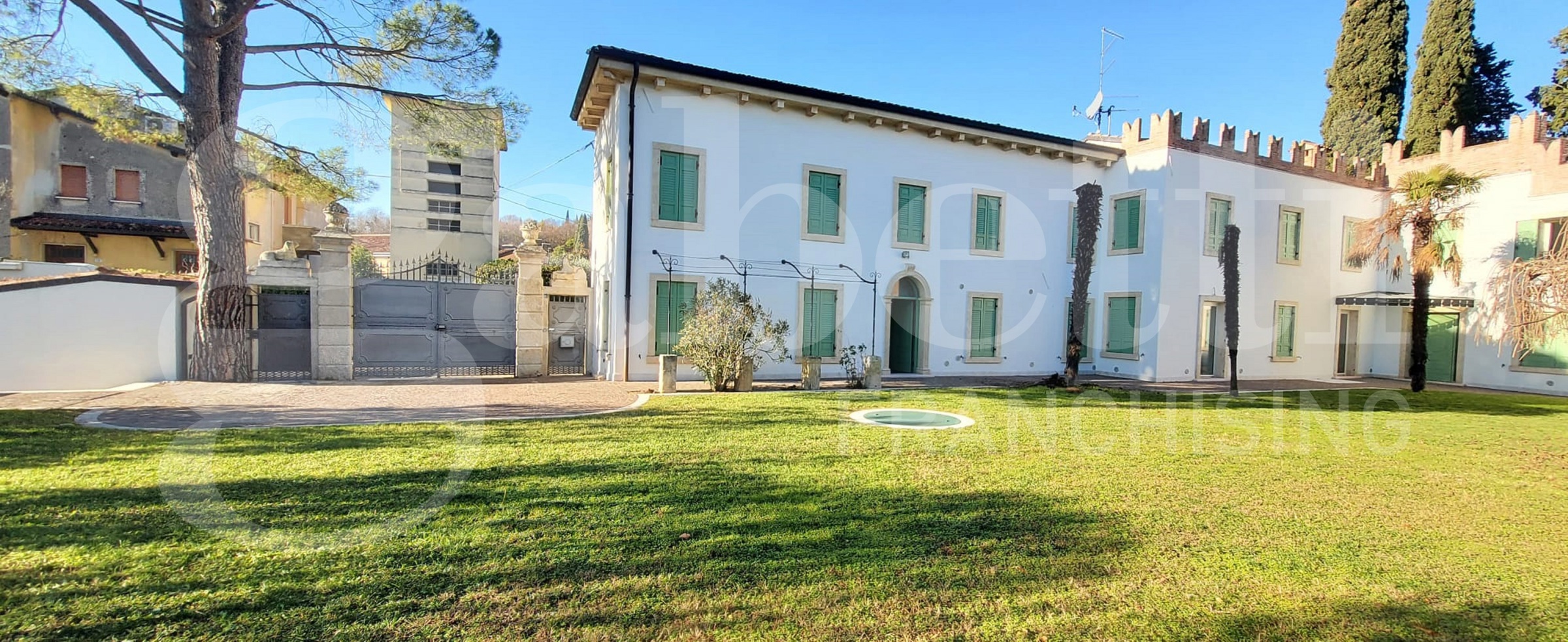 Villa con giardino a Verona