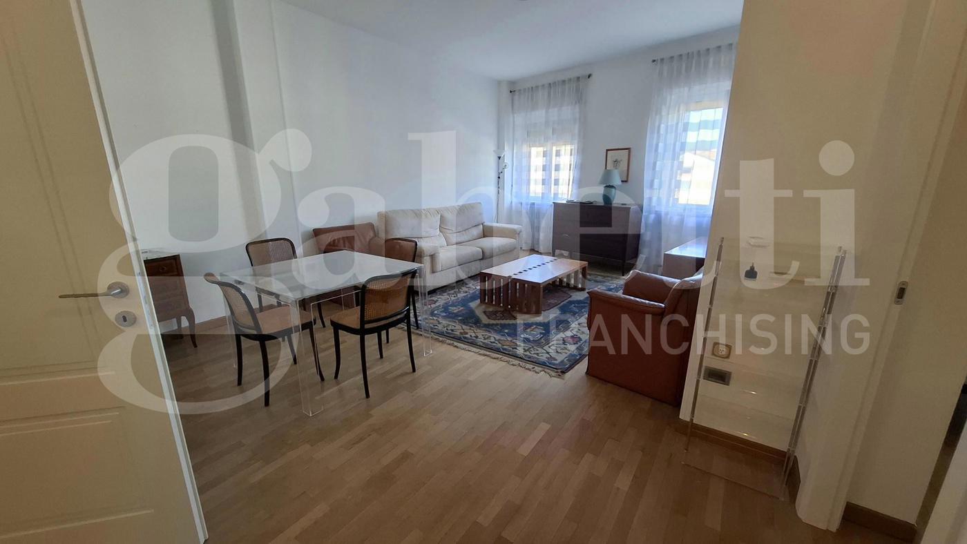 Trilocale arredato in affitto a Verona