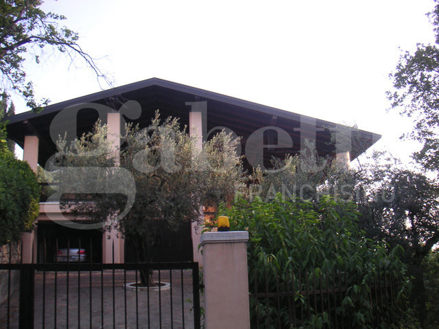 Villa con giardino a Verona