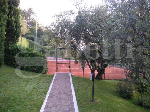 Villa con giardino a Verona