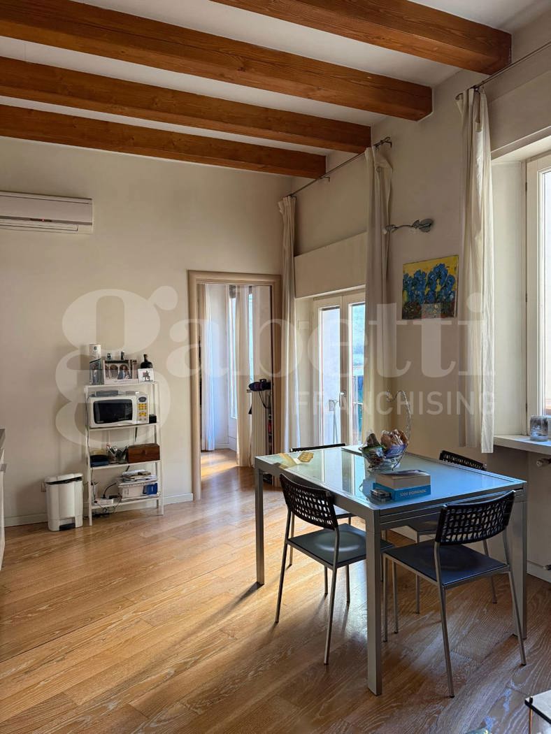 Trilocale arredato in affitto a Verona