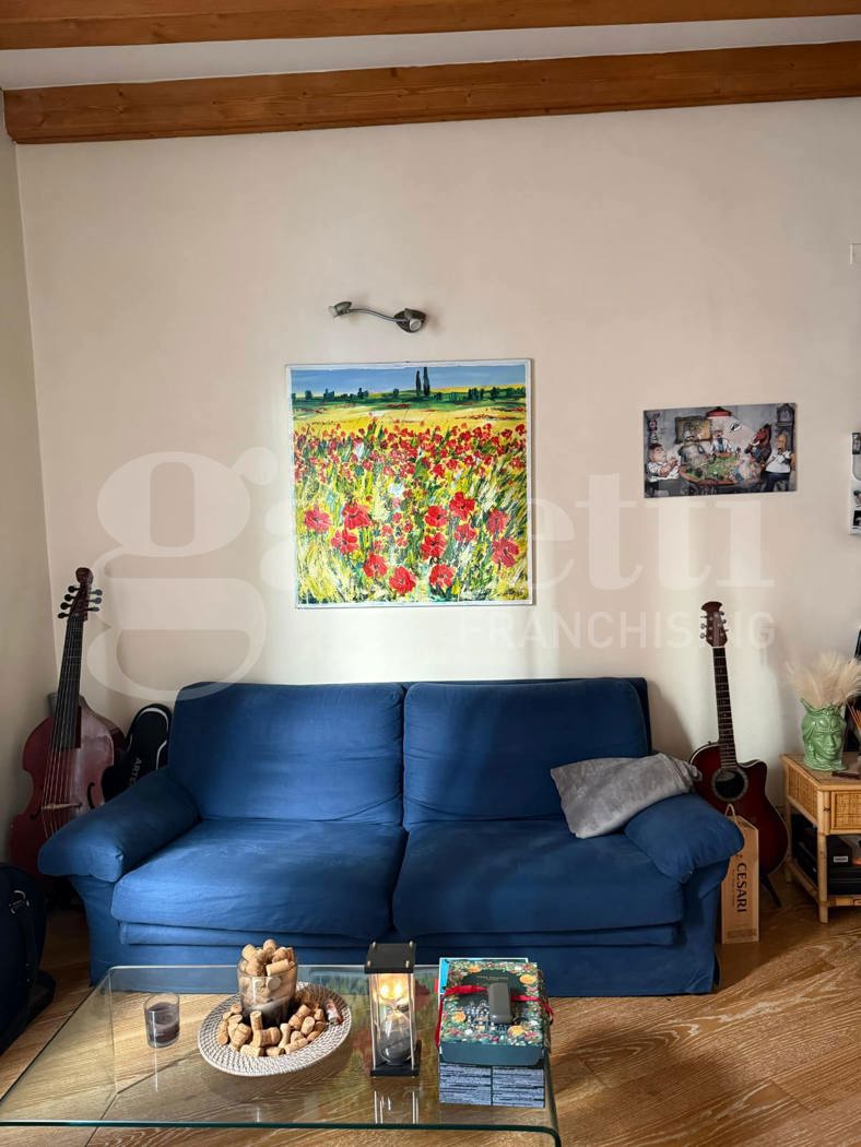 Trilocale arredato in affitto a Verona