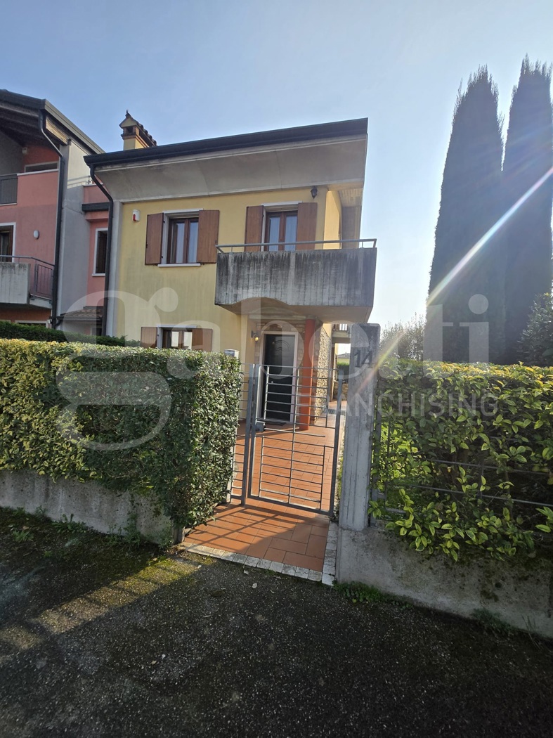 Villa in vendita a Villafranca di Verona