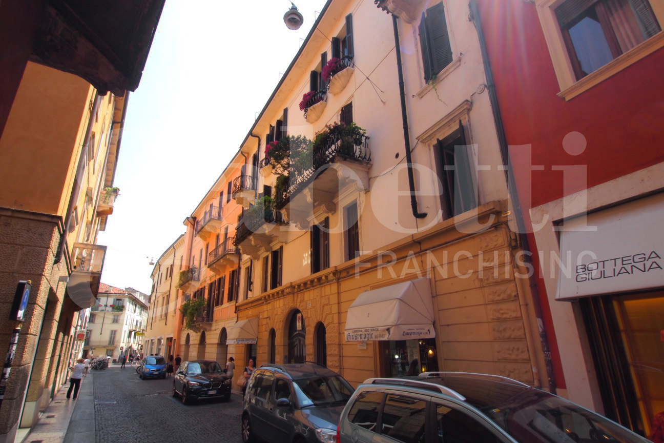 Box/Garage 16mq in vendita a Verona