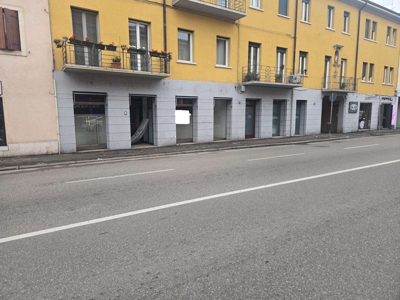 Negozio in affitto a Verona