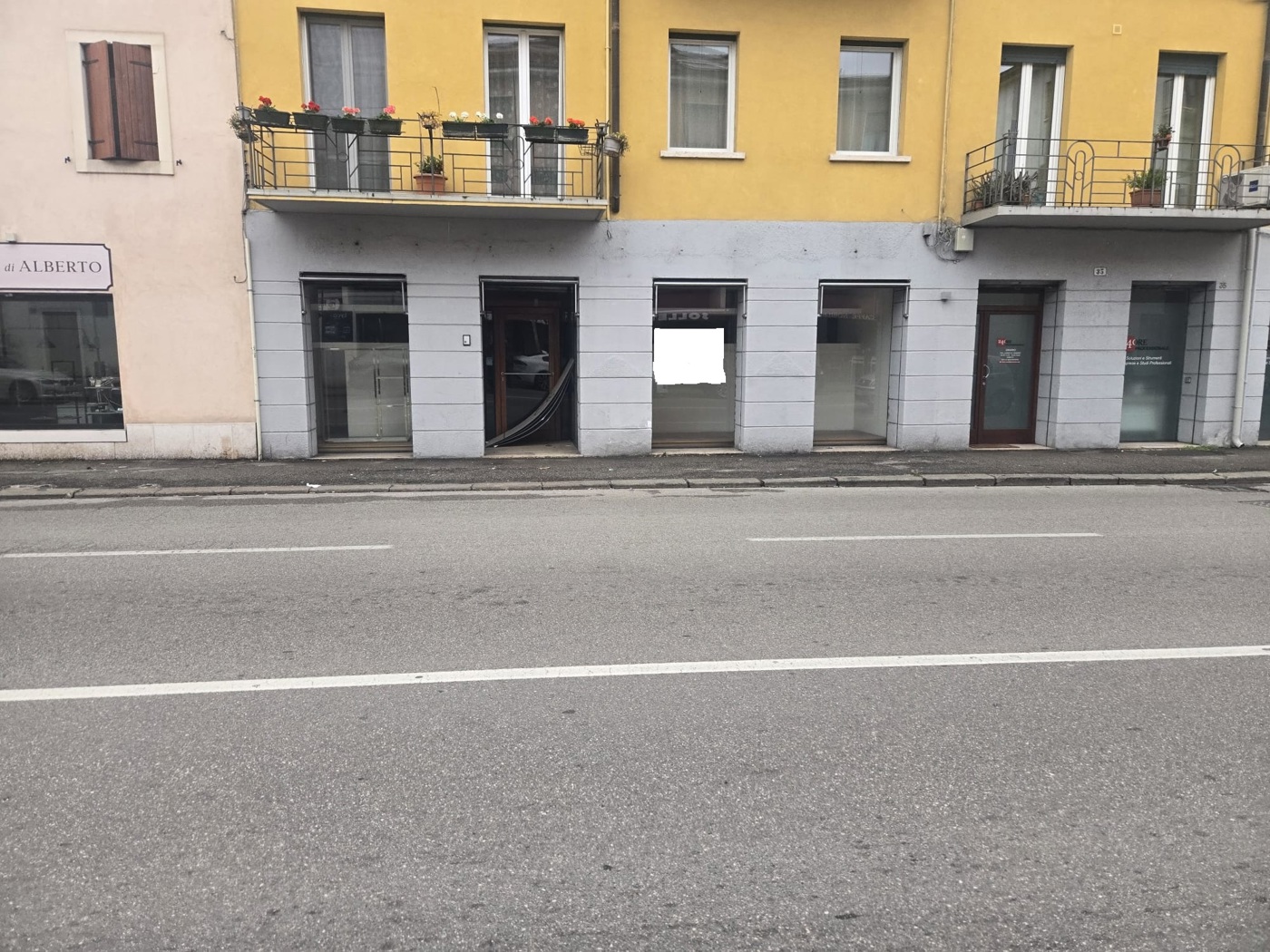 Negozio in affitto a Verona