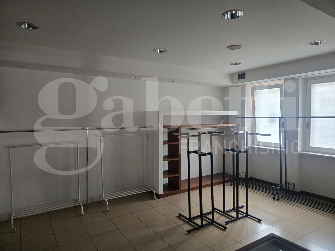 Negozio in affitto a Verona