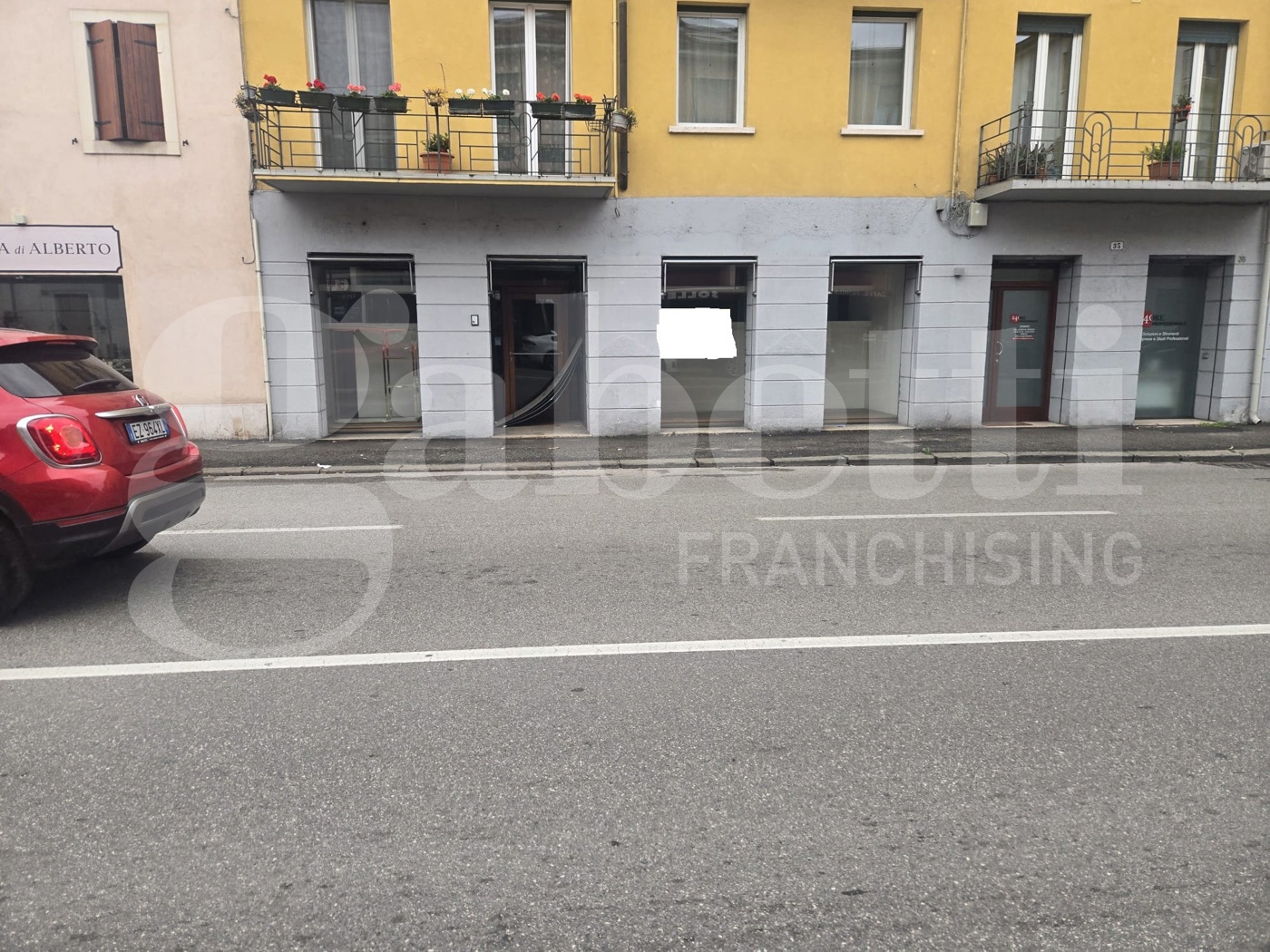 Negozio in affitto a Verona