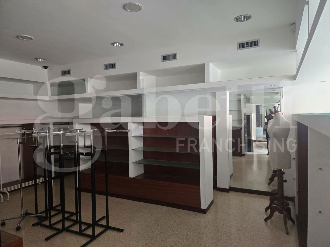 Negozio in affitto a Verona