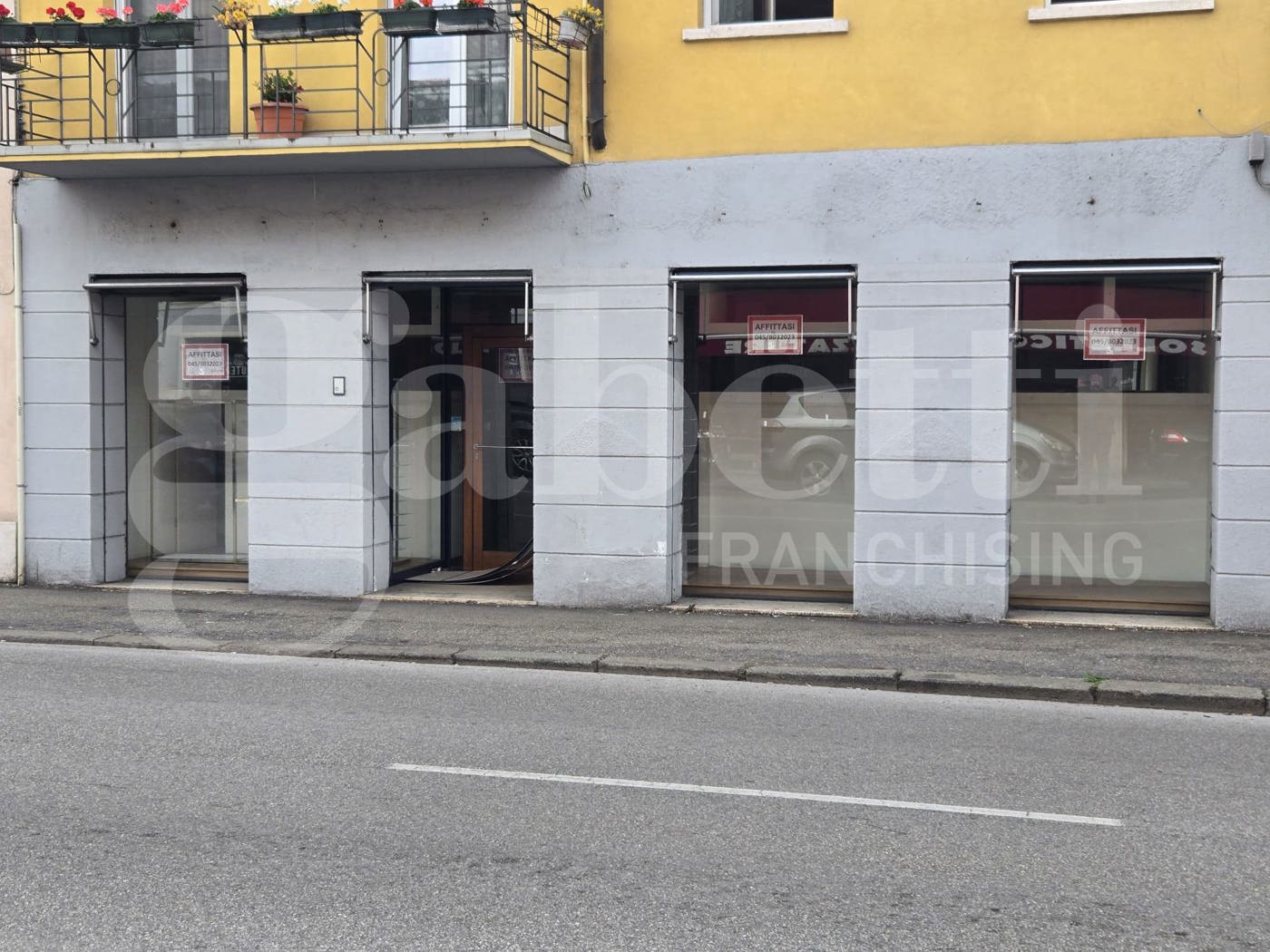 Negozio in vendita a Verona