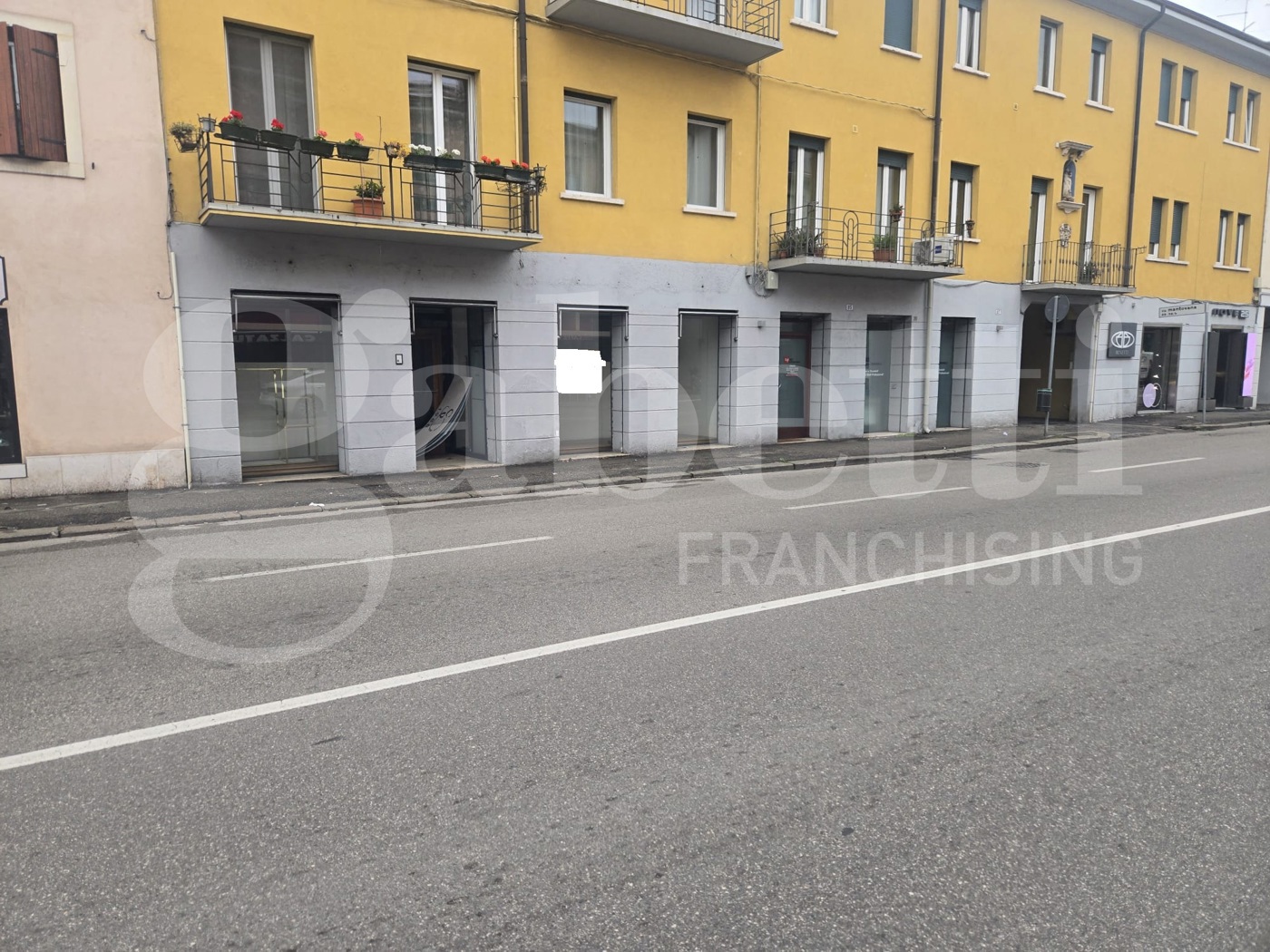 Negozio in vendita a Verona