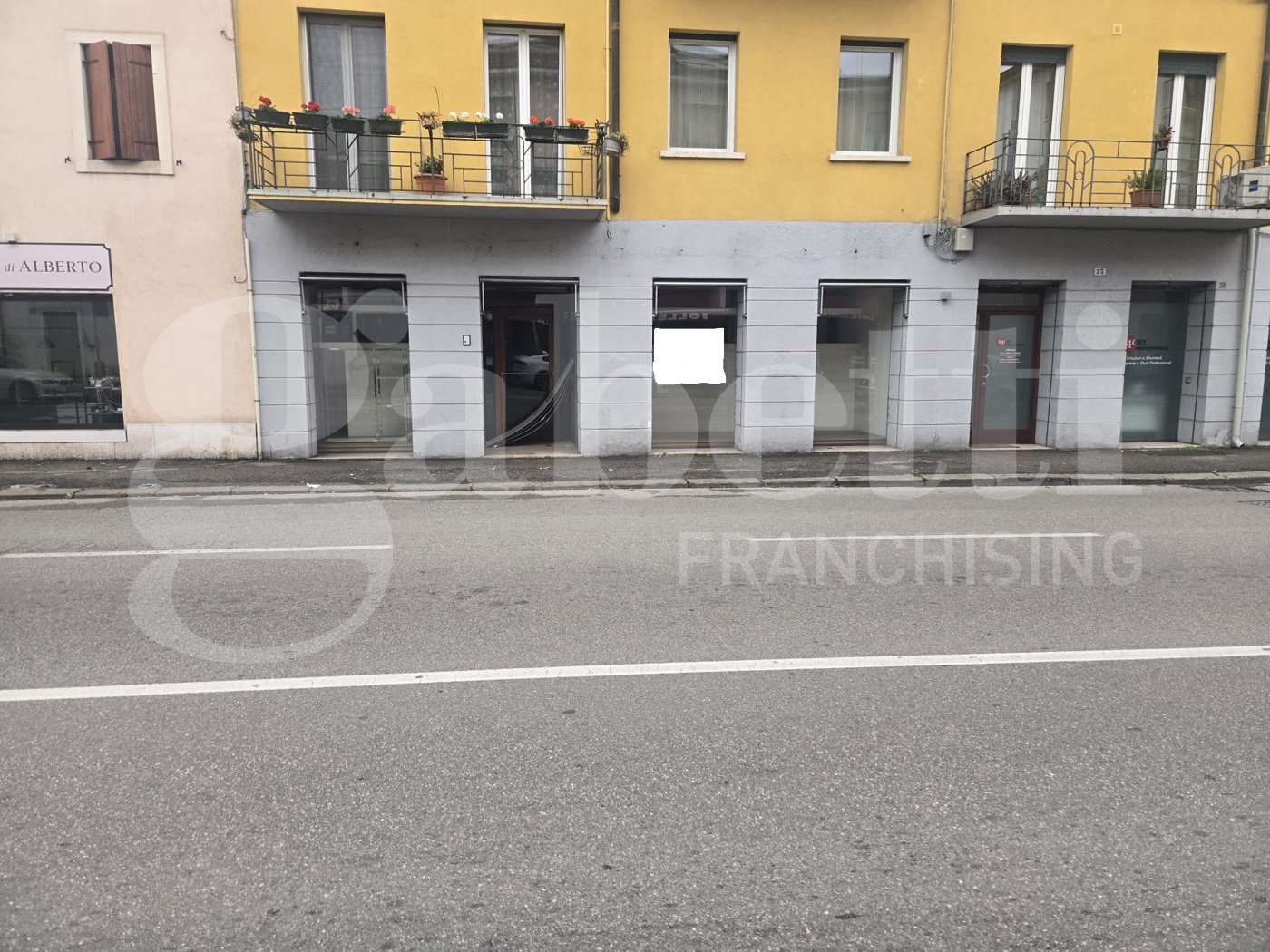 Negozio in affitto a Verona