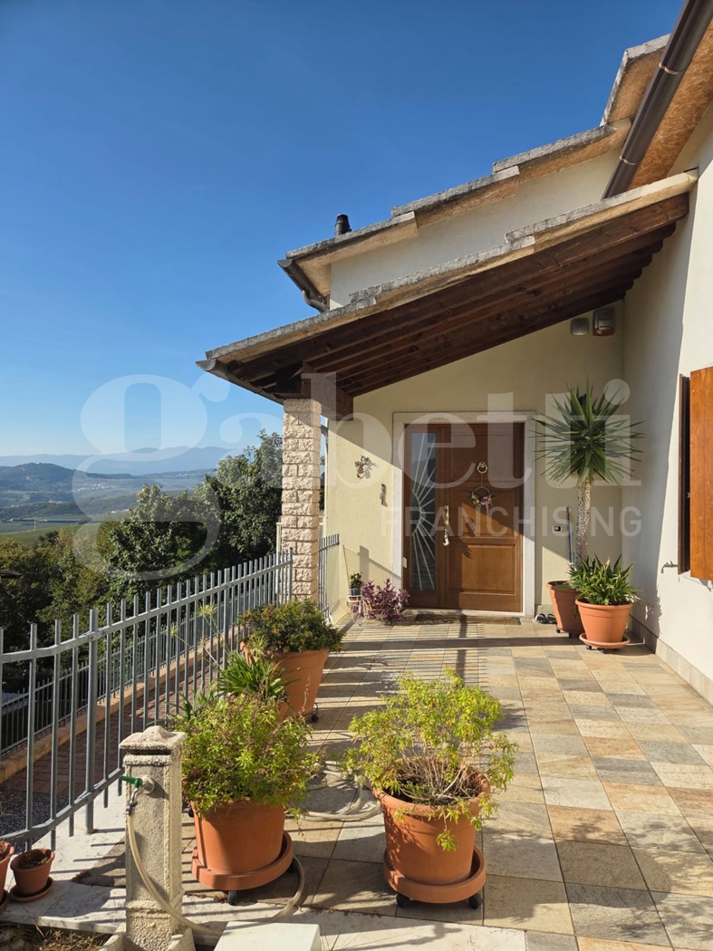 Villa Bifamiliare con giardino a Cerro Veronese