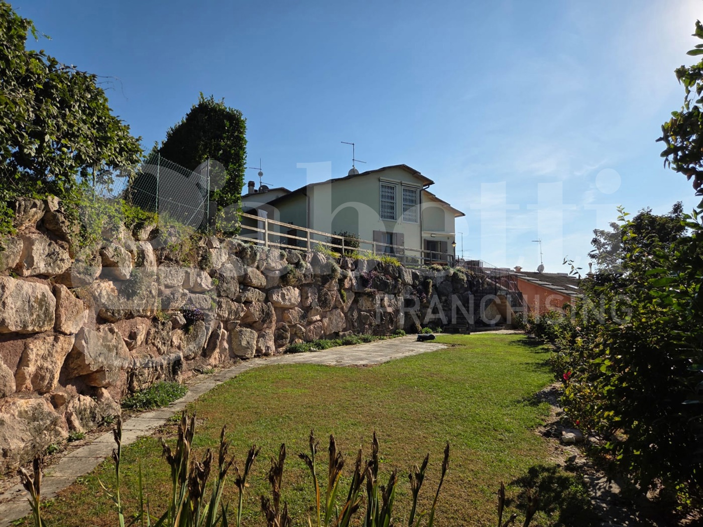 Villa Bifamiliare con giardino a Cerro Veronese