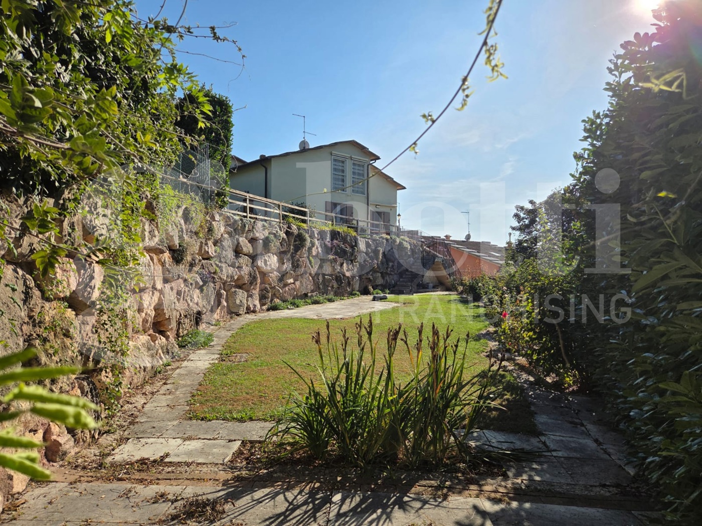 Villa Bifamiliare con giardino a Cerro Veronese