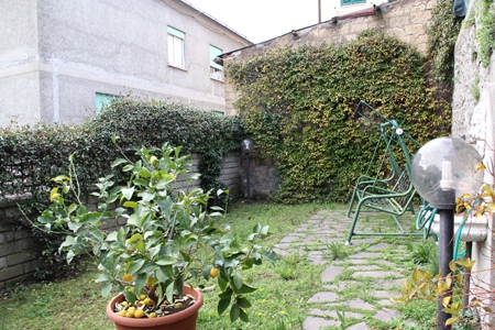 Vende casa indipendente con giardino a Bolsena