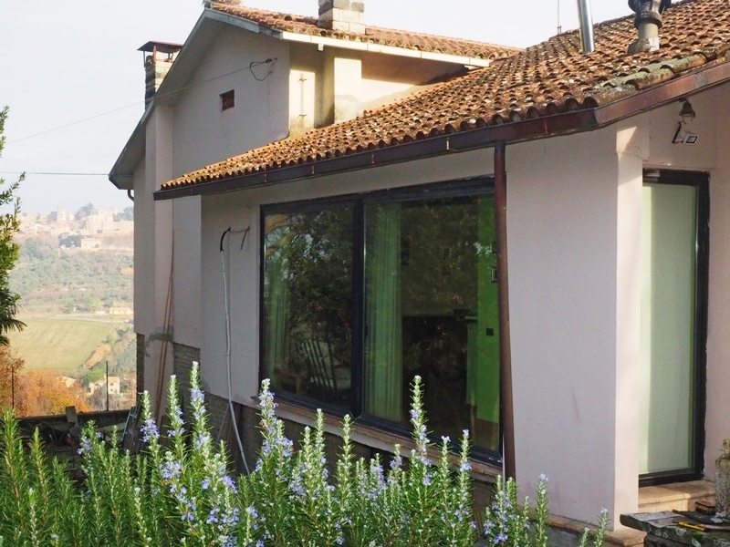 Vende villa con giardino a Orvieto