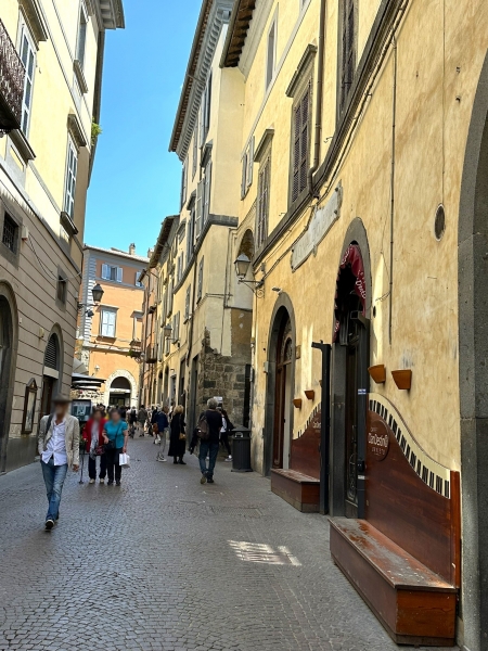 Locale commerciale in affitto a Orvieto