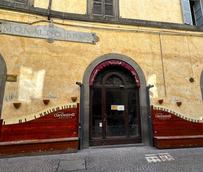 Locale commerciale in affitto a Orvieto