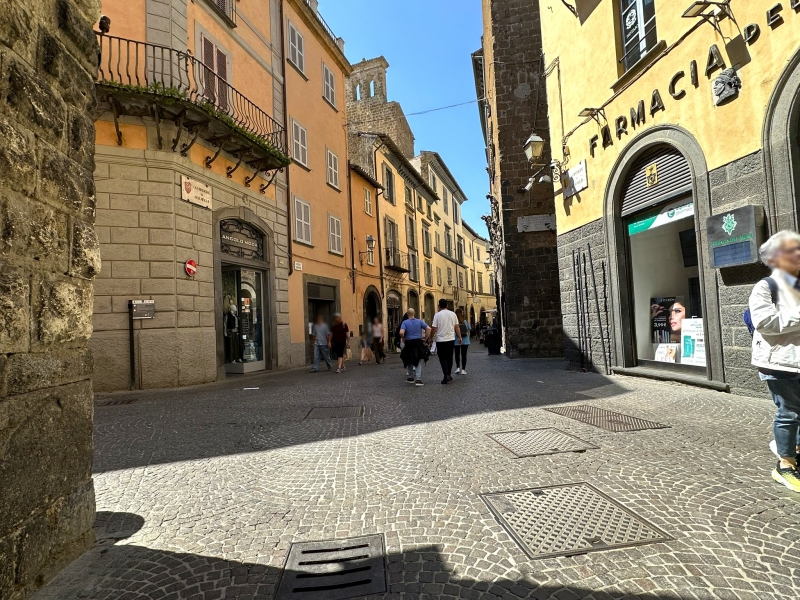 Locale commerciale in affitto a Orvieto