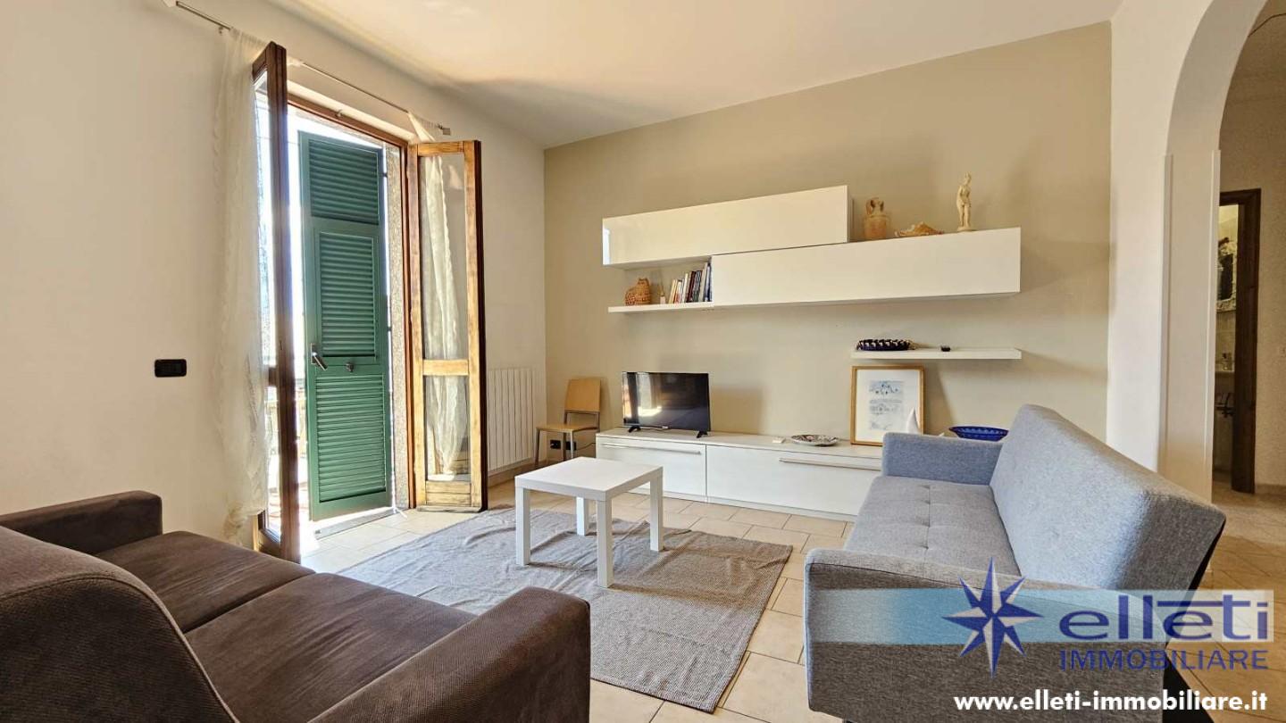 Trilocale ristrutturato, Massa marina di