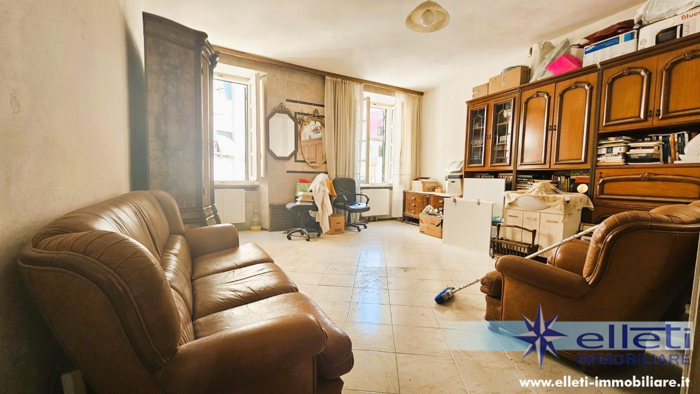 Appartamento da ristrutturare, Massa centro storico