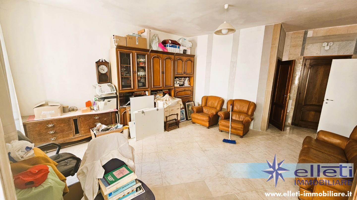 Appartamento da ristrutturare, Massa centro storico