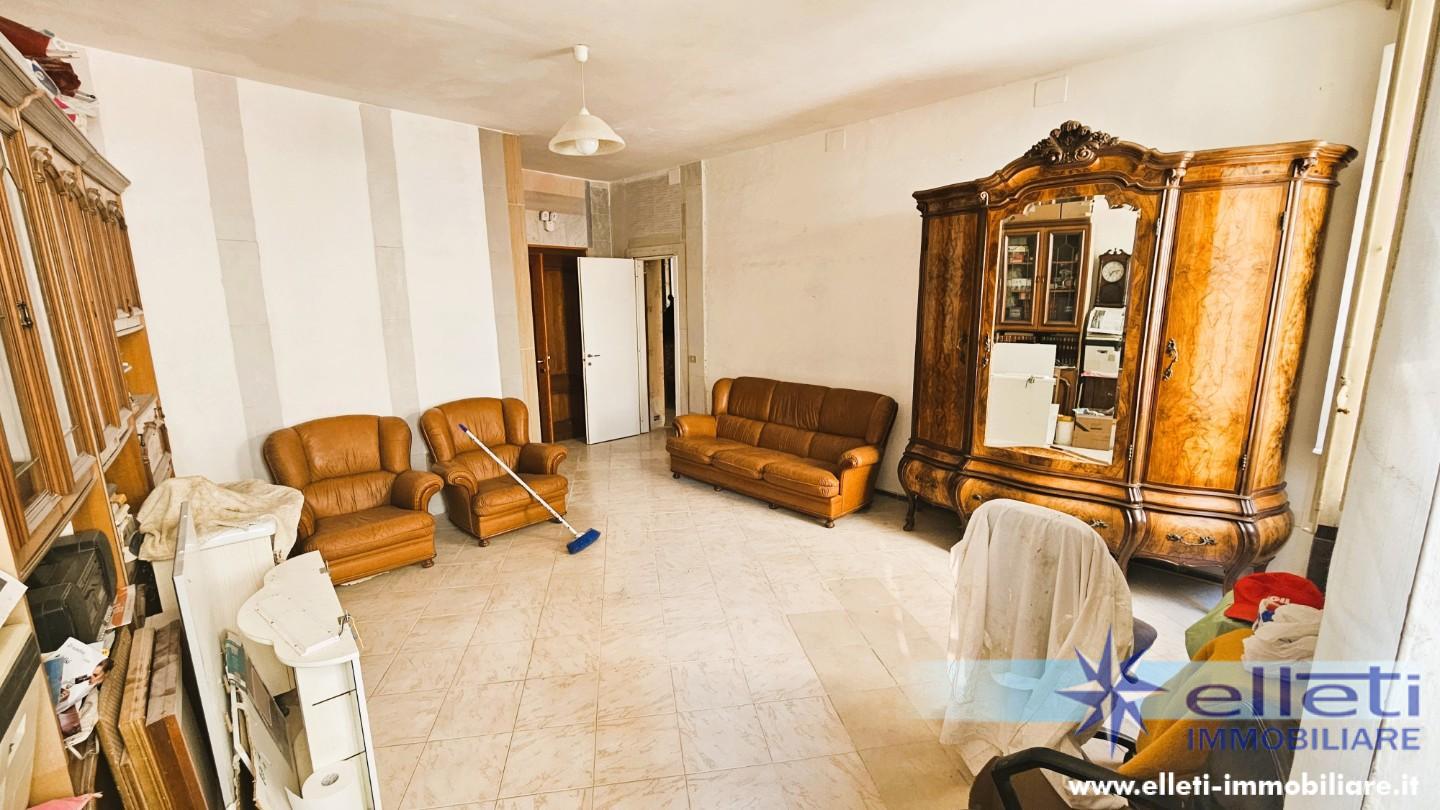 Appartamento da ristrutturare, Massa centro storico