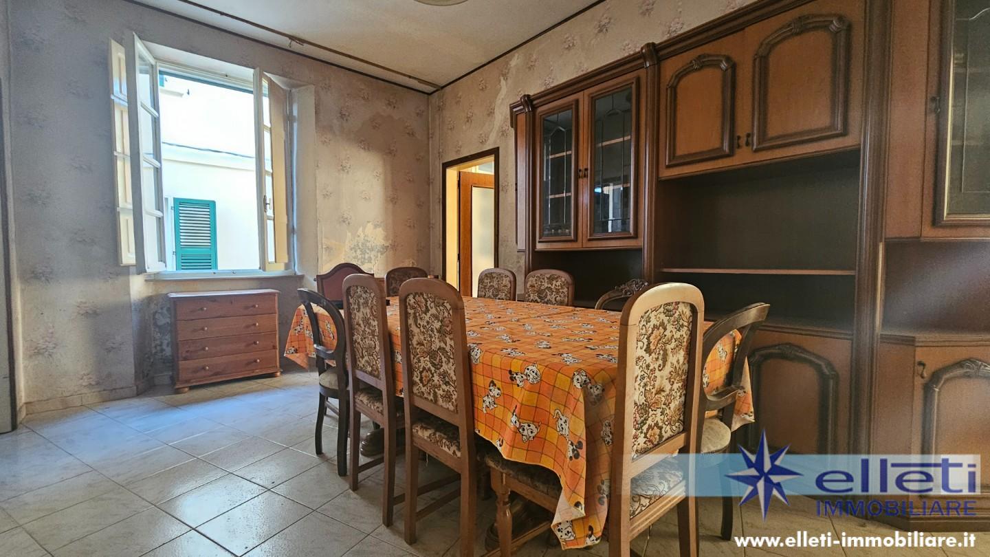 Appartamento da ristrutturare, Massa centro storico