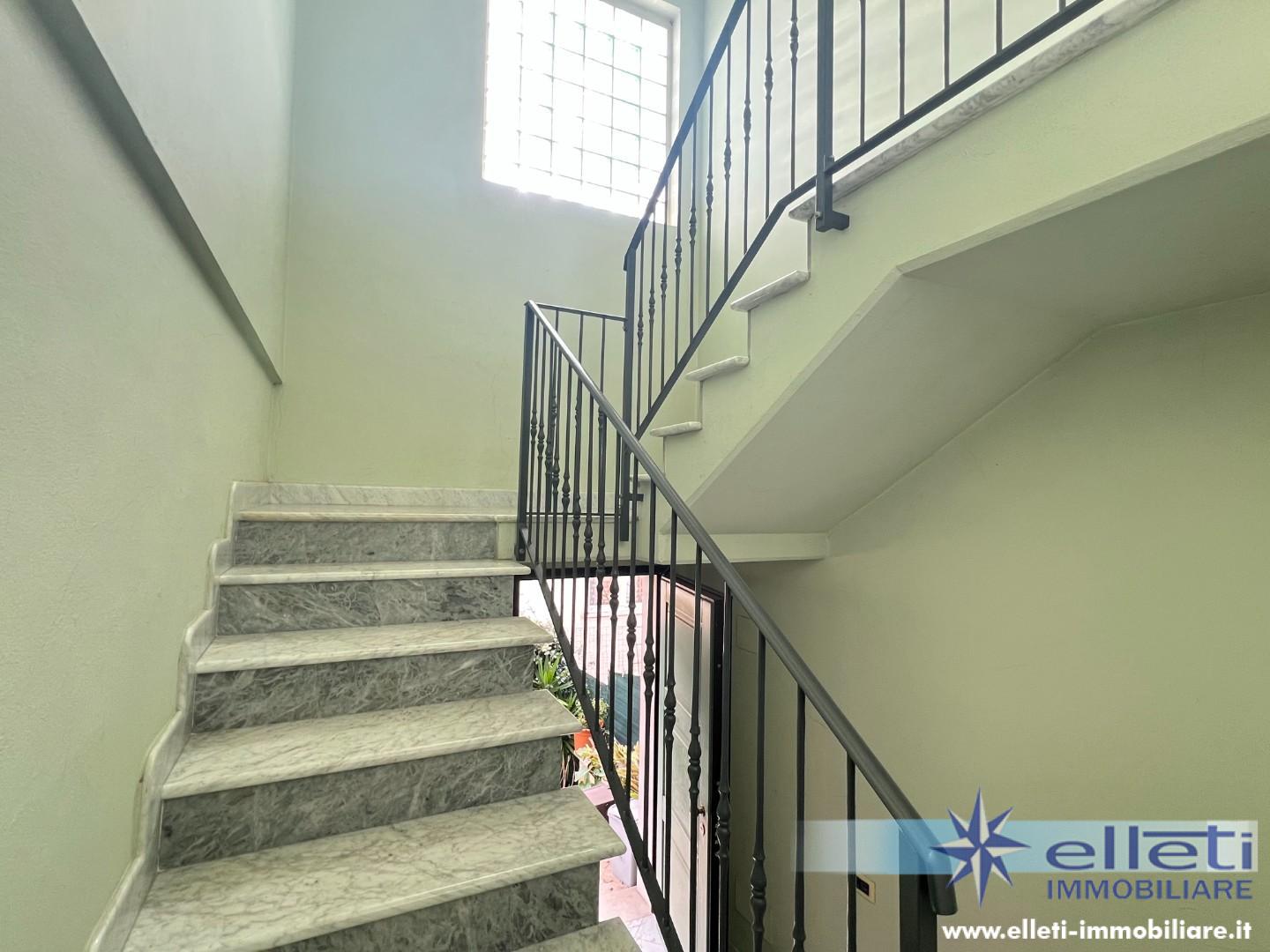 Casa indipendente con terrazzo, Montignoso cervaiolo