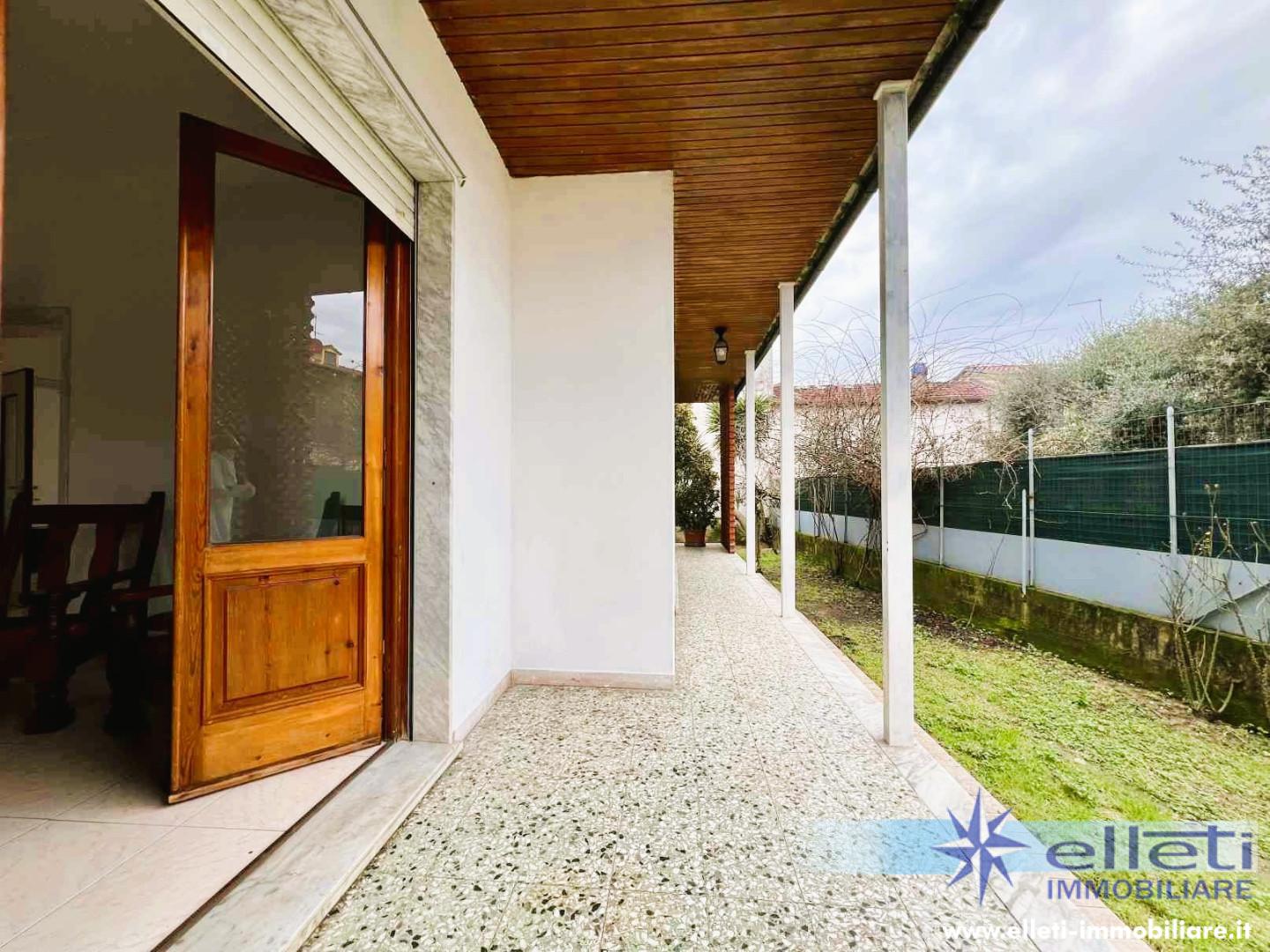 Villa con giardino, Massa marina di