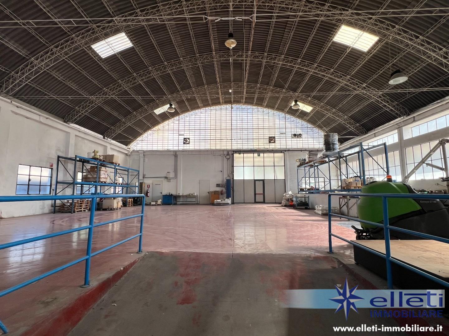 Capannone in vendita a Montignoso