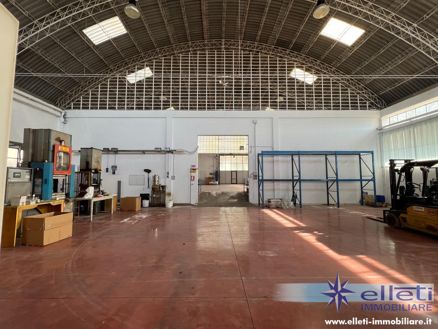 Capannone in vendita a Montignoso