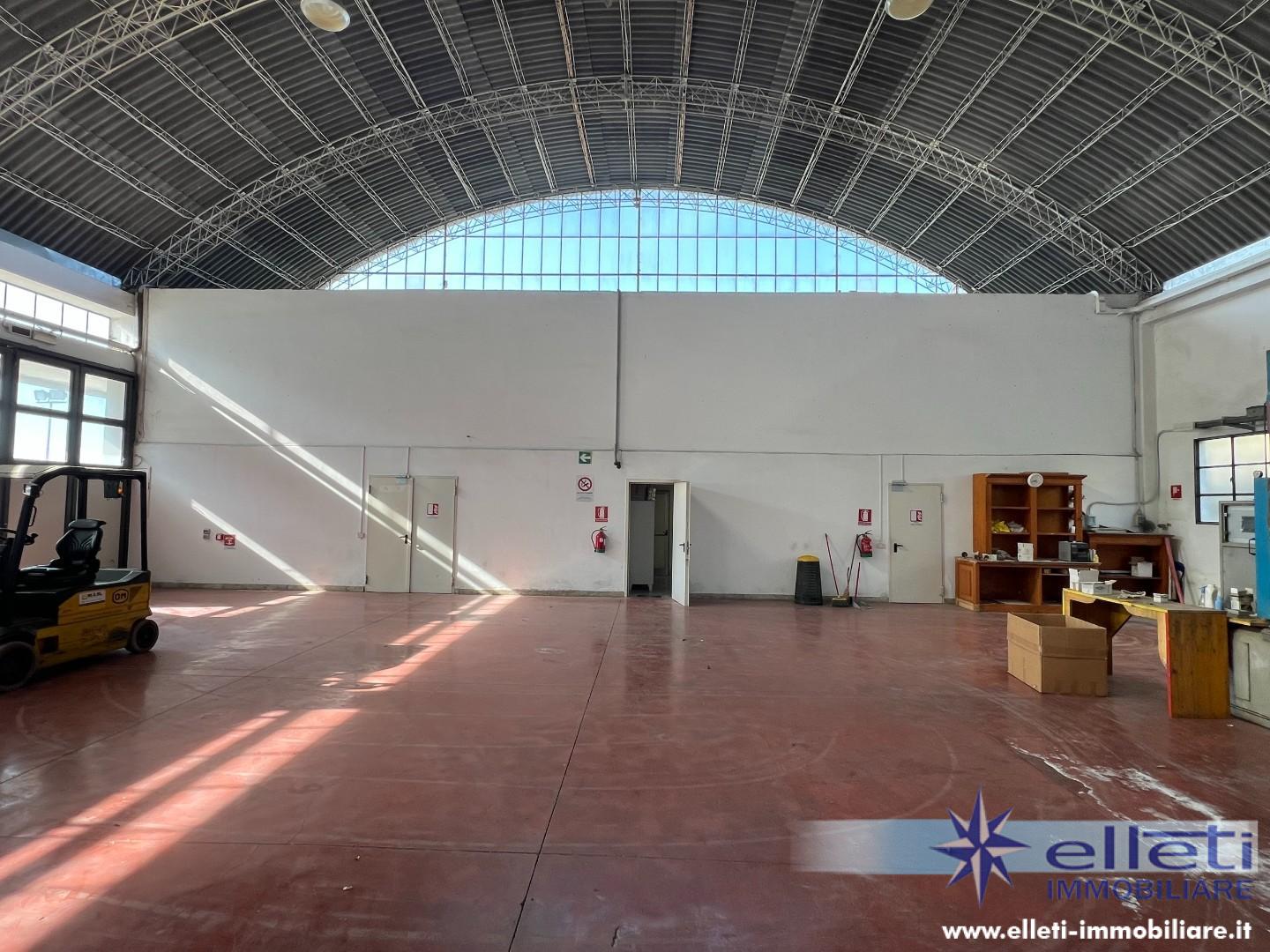 Capannone in vendita a Montignoso