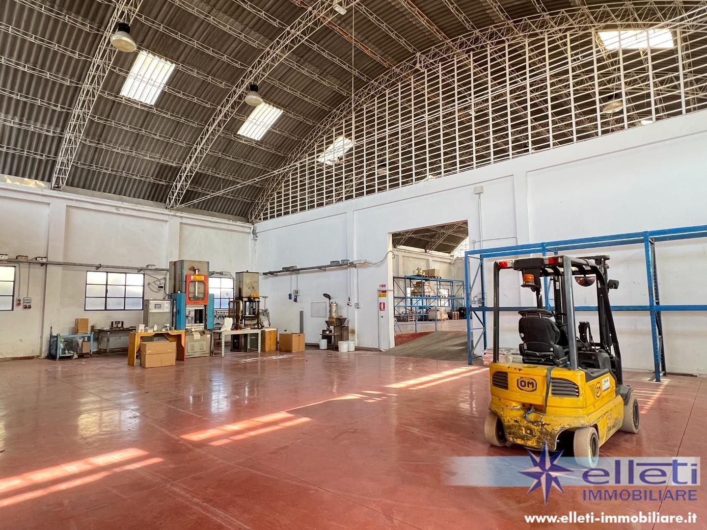 Capannone in vendita a Montignoso