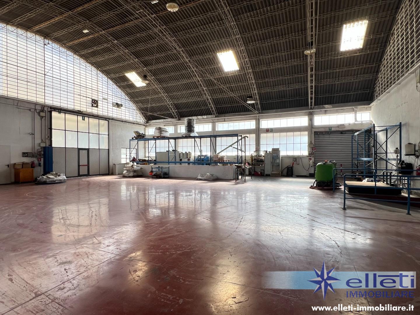 Capannone in vendita a Montignoso