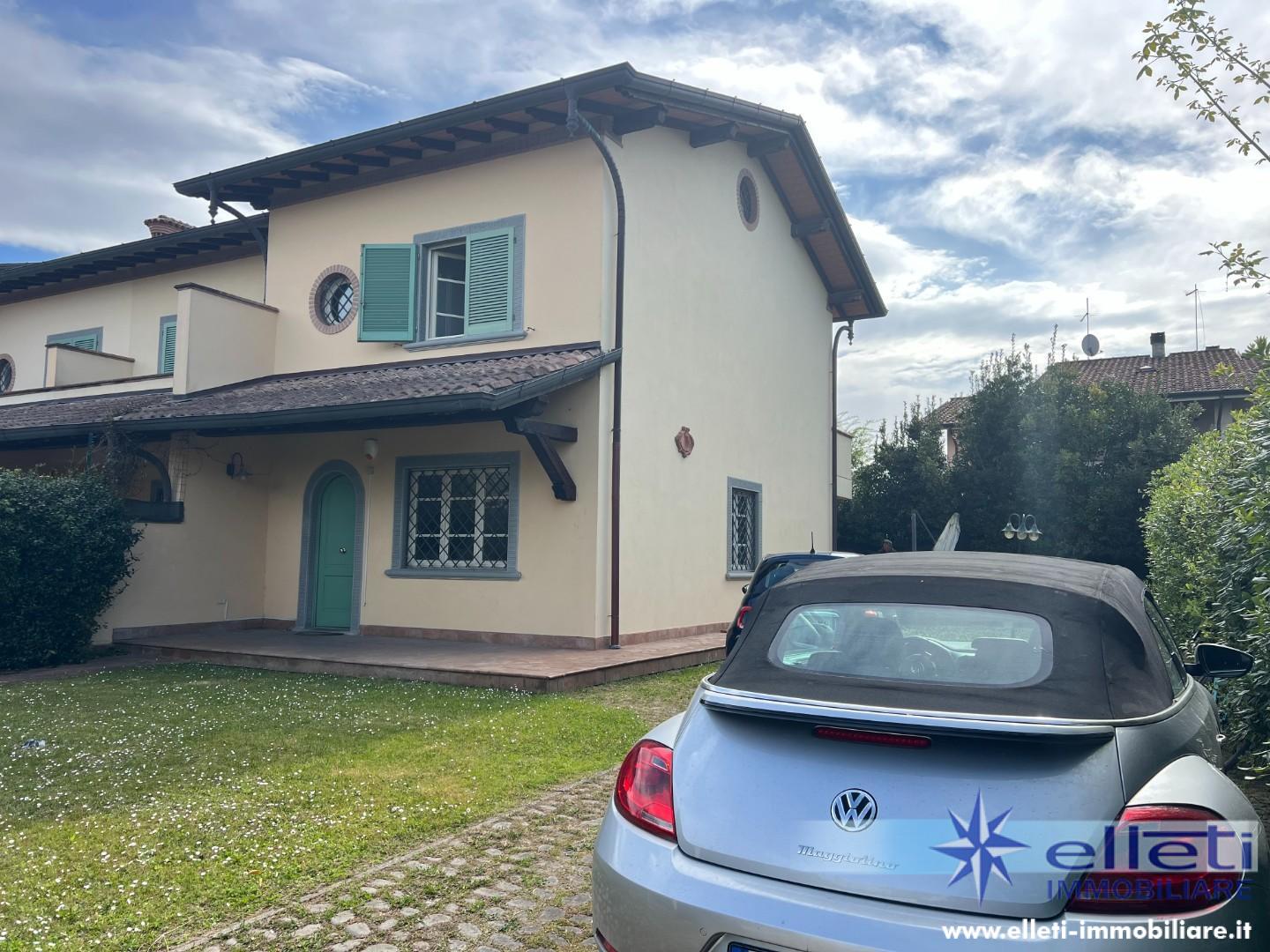 Villa con giardino, Forte dei Marmi via emilia