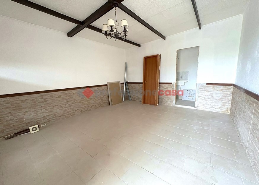 Negozio in affitto a Aprilia